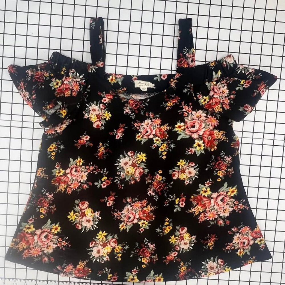 Ultra Flirt Size Medium Flowered shirt EUC
